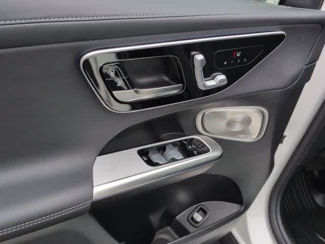 New 2026 Polar White Mercedes-Benz GLC 300 image 17