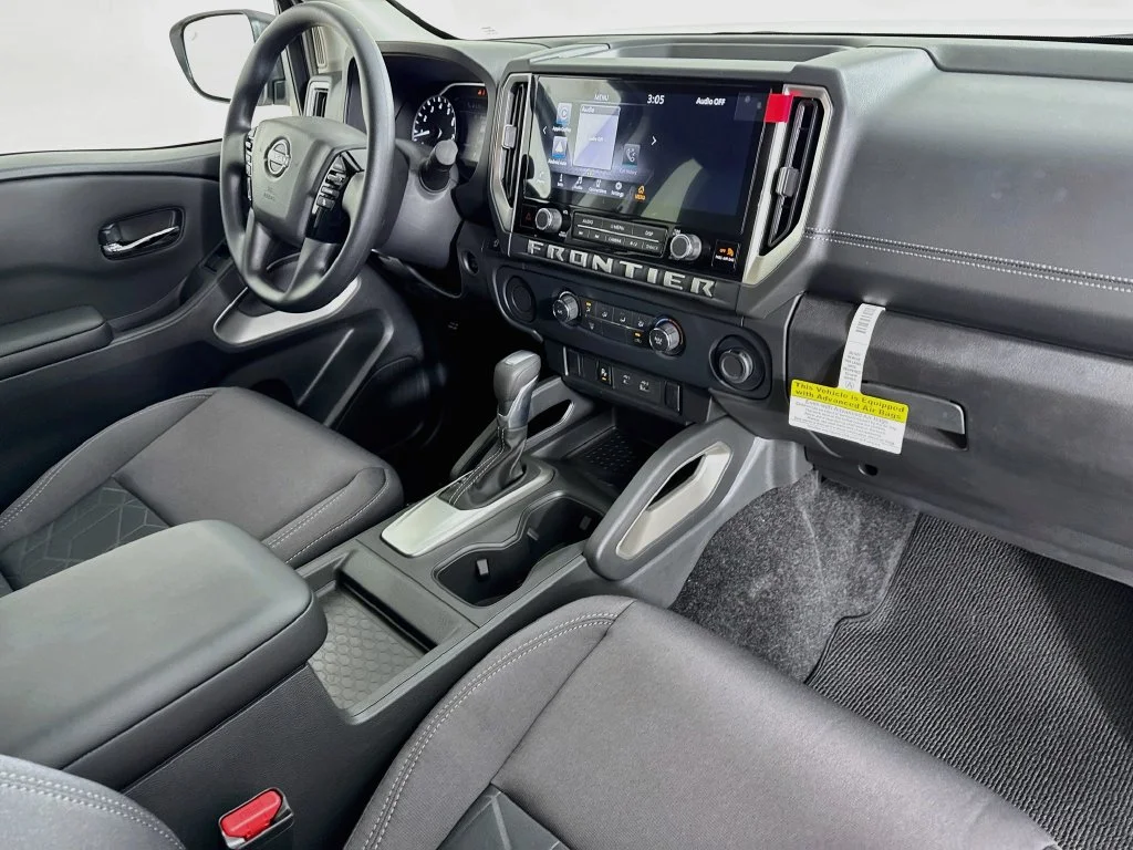 New 2027 Glacier White Nissan SV image 33