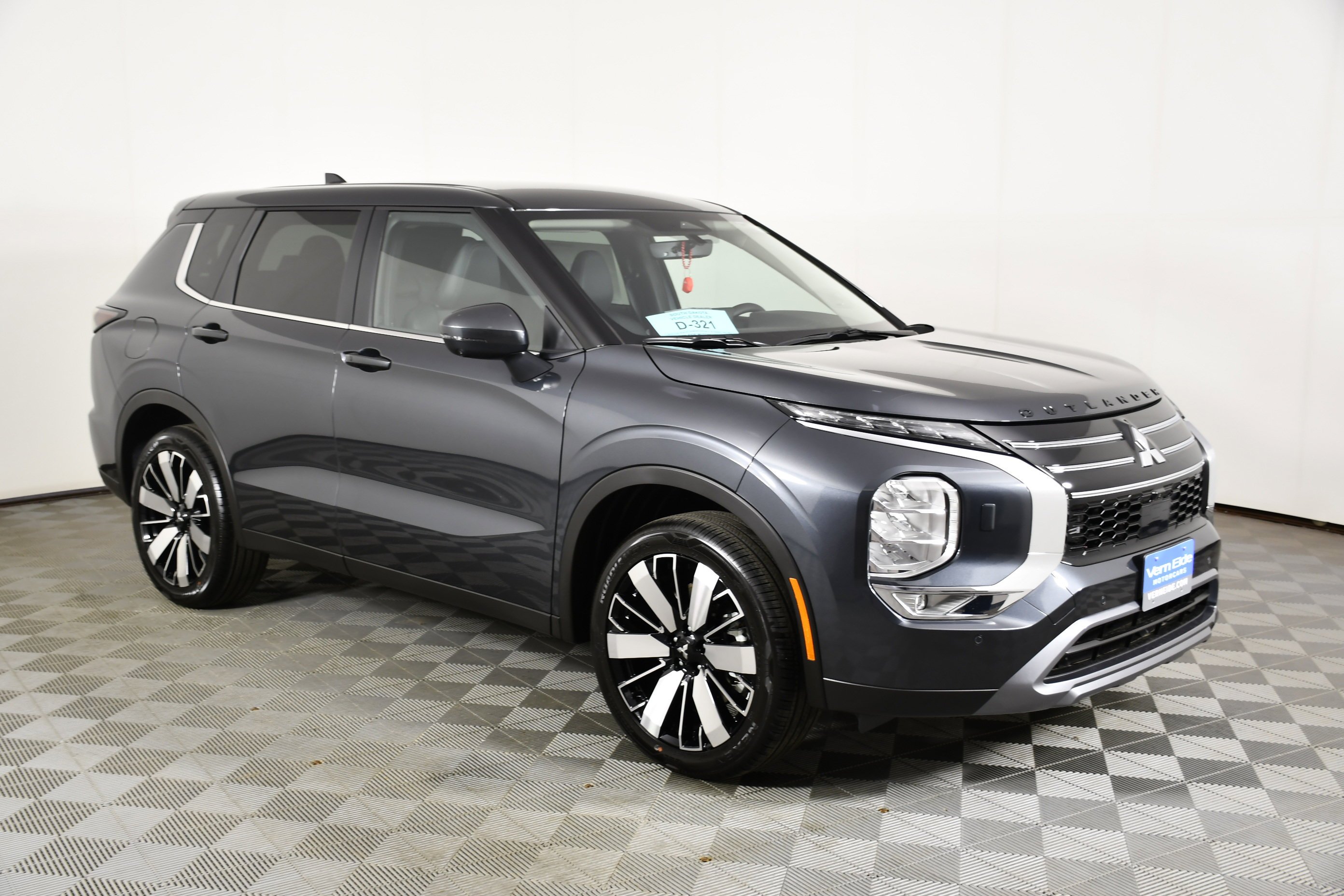 New 2026 Graphite Gray Mitsubishi SE image 4