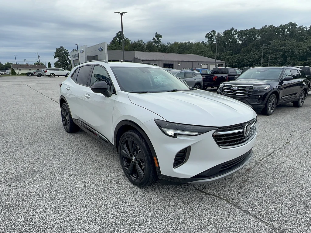 Used 2023 White Frost Tricoat Buick Preferred image 9