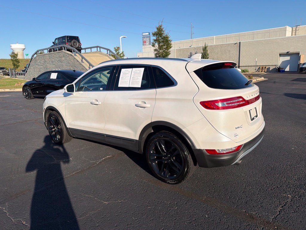 Used 2017 White Lincoln Reserve image 5