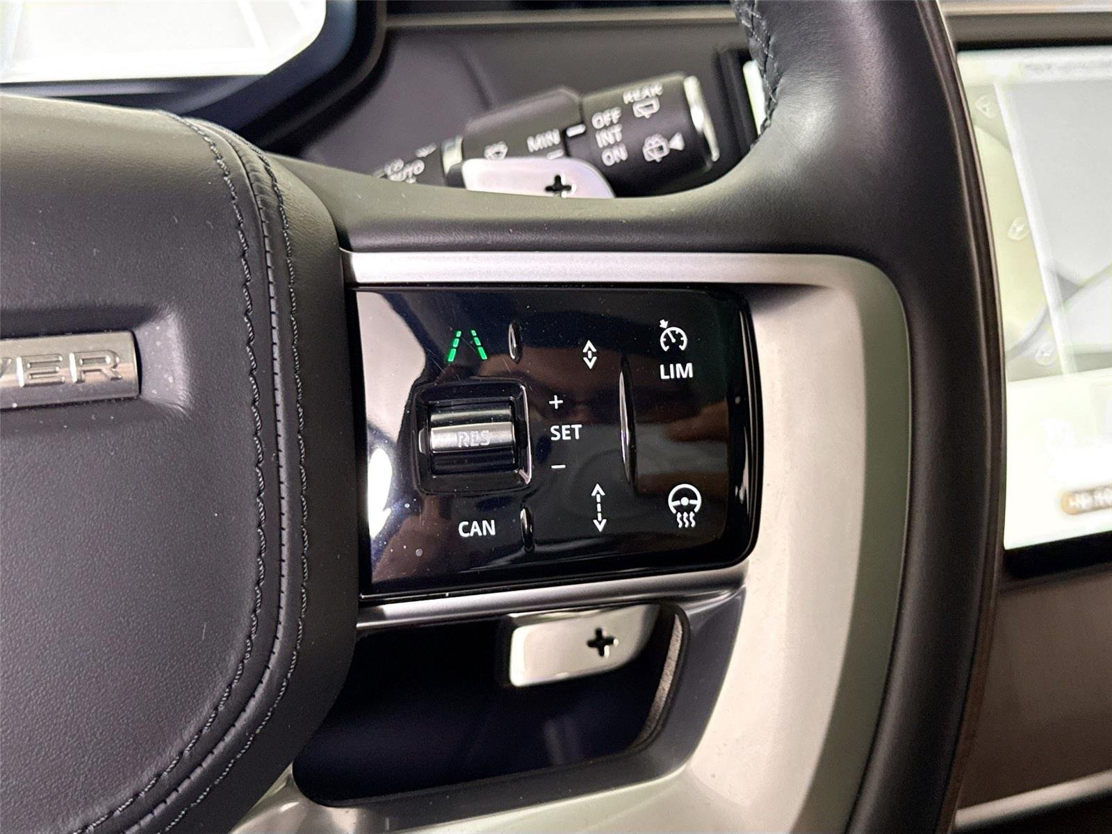 Used 2024 Ligurian Black SV Bespoke Ultra Metallic Gloss Land Rover Autobiography | Meridian 3D Sound | Rear TVs image 22
