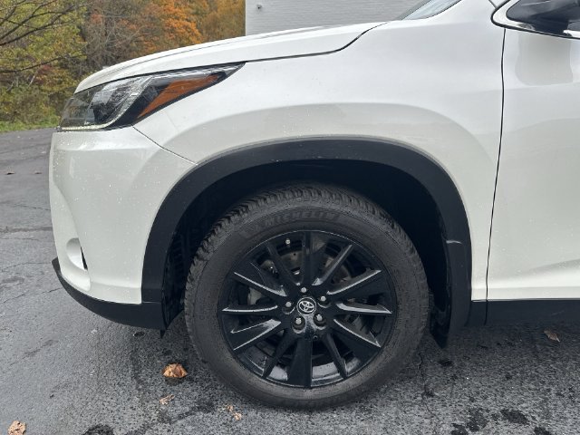 Used 2019 White Toyota SE image 25