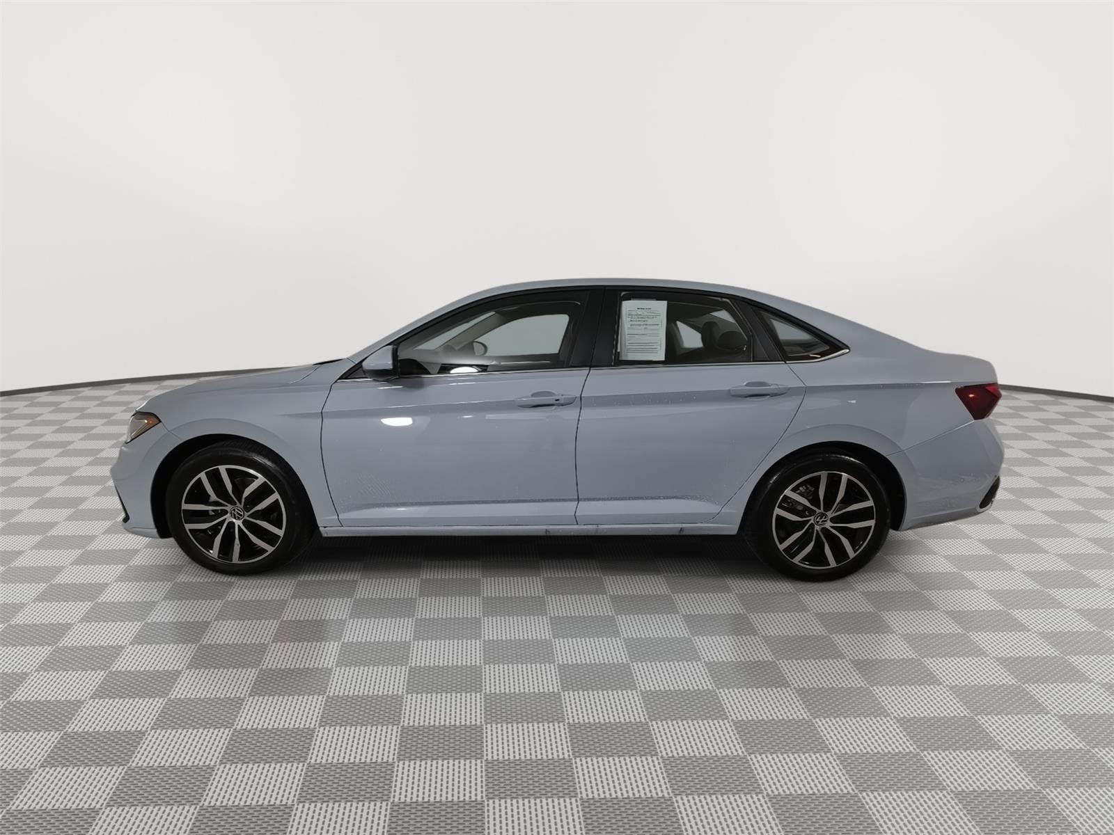 Used 2025 Monument Gray Volkswagen SE image 8