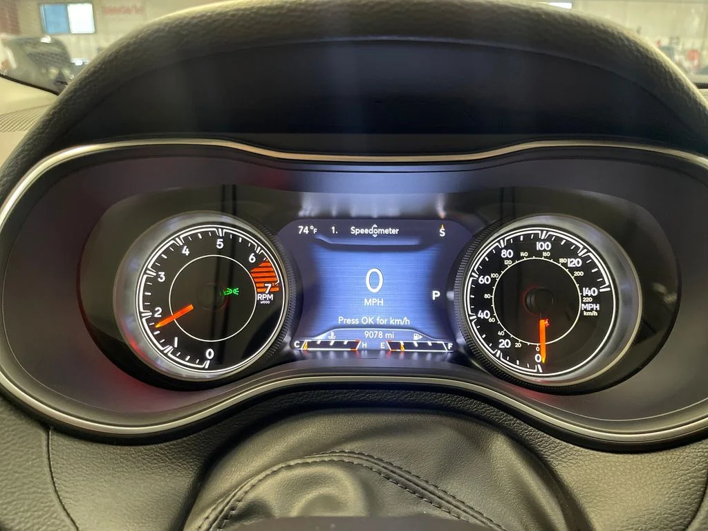 Used 2023 Gray Jeep Altitude image 22