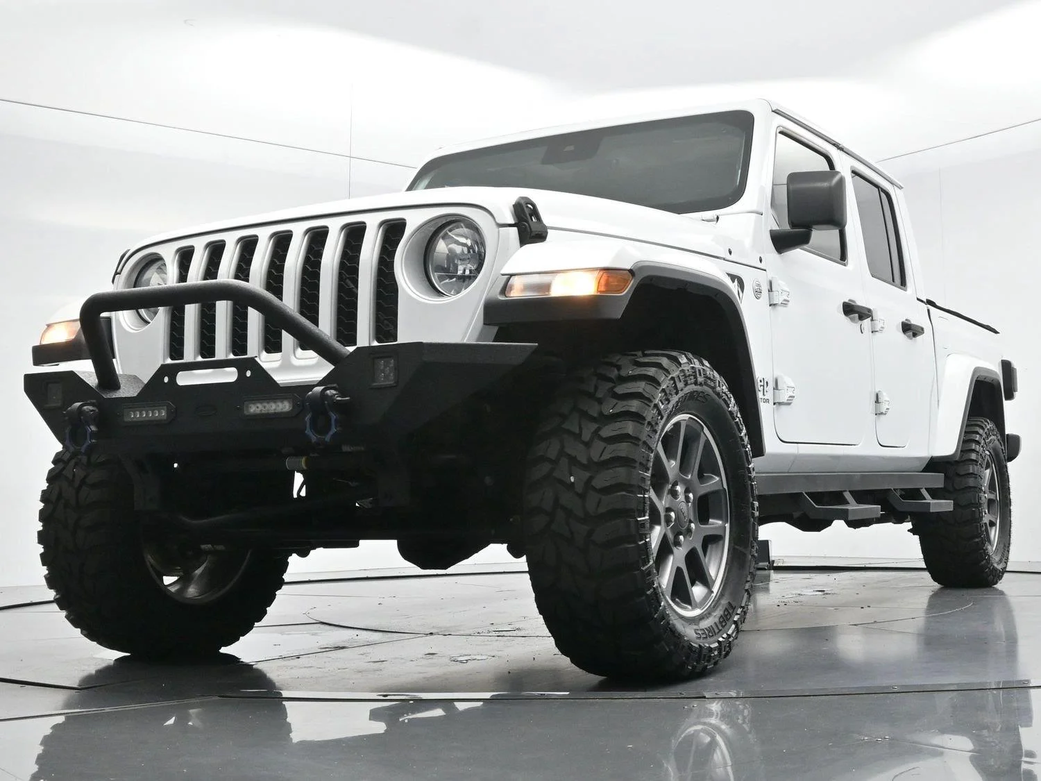 Used 2020 Bright White Clearcoat Jeep Overland image 42