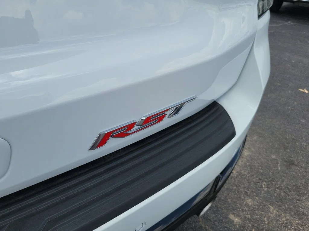 New 2026 Summit White Chevrolet RST image 33