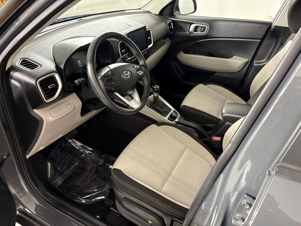 Used 2025 Gray Hyundai SEL image 29