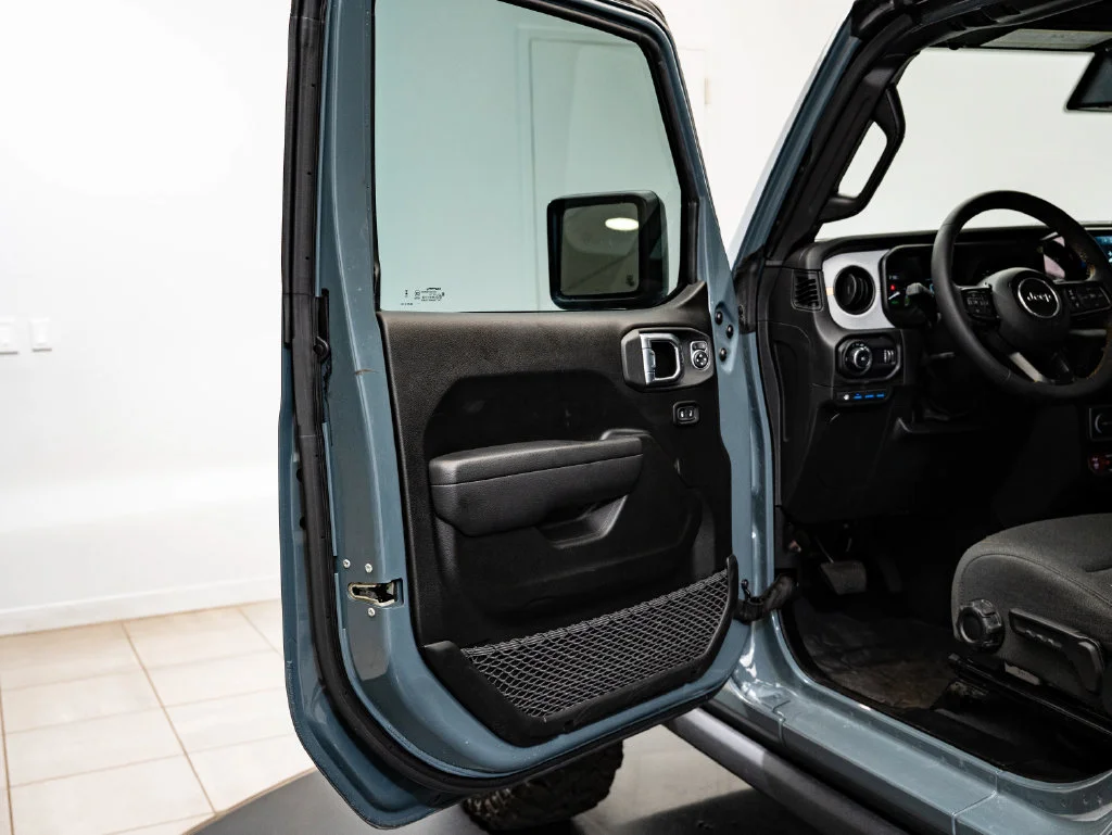 Used 2025 Anvil Clear Coat Jeep Willys 4xe image 27