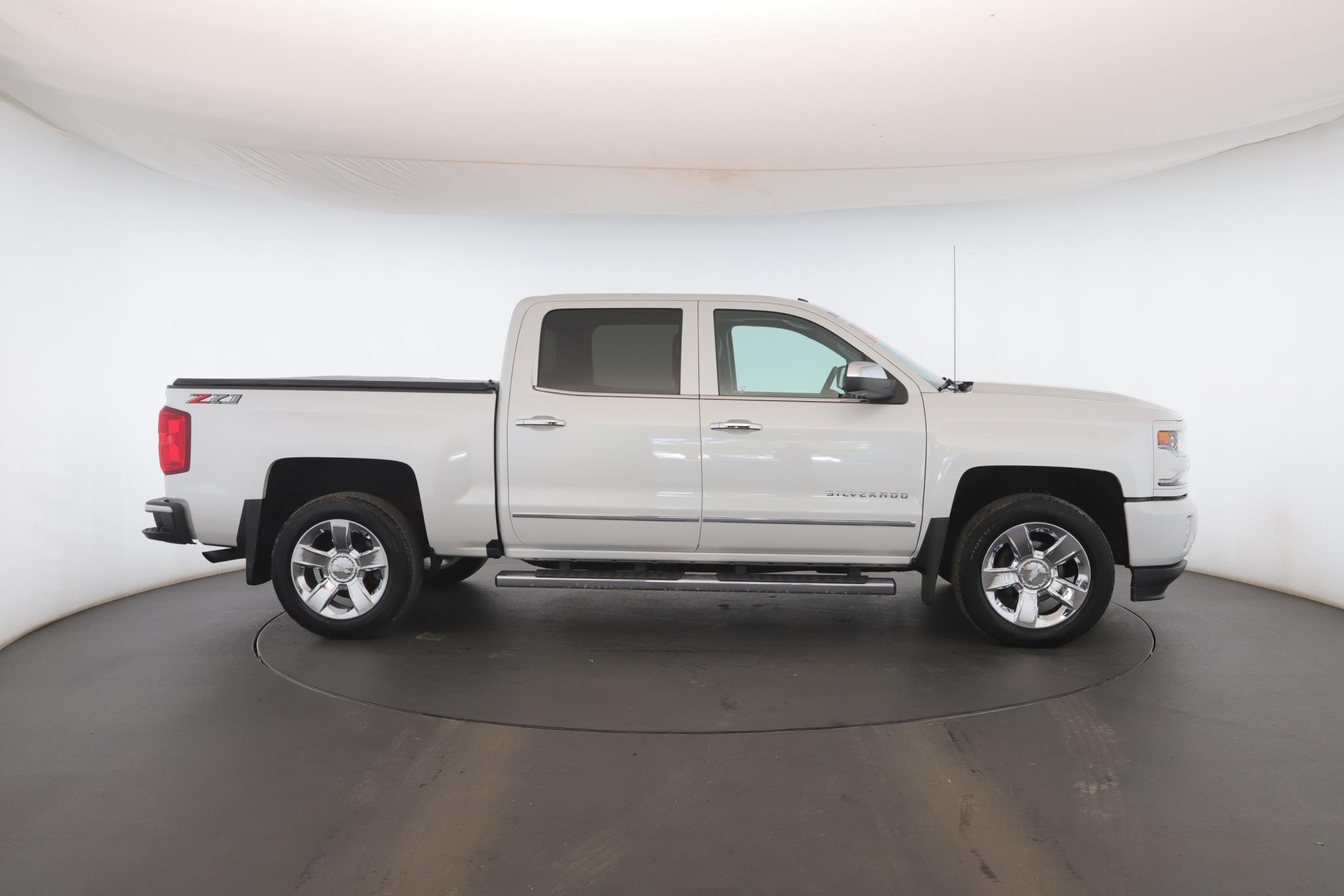 Used 2018 Iridescent Pearl Tricoat Chevrolet 4WD Crew Cab 143.5 LTZ w/2LZ image 23
