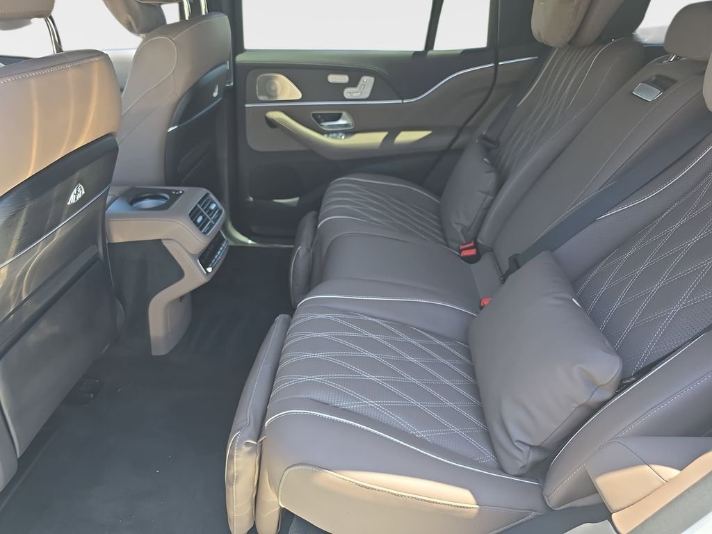 Used 2026  Mercedes-Benz Maybach GLS 600 image 17