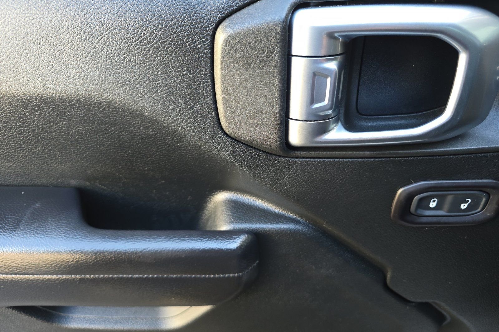 Used 2020 Silver Jeep Sport image 11