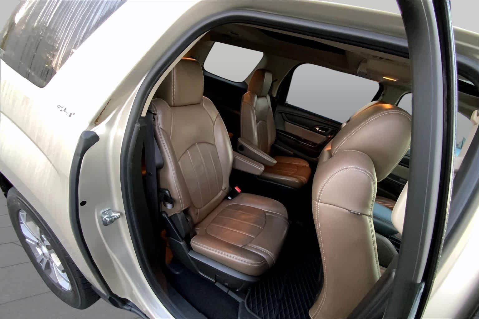 Used 2014 Champagne Silver Metallic GMC SLT image 16