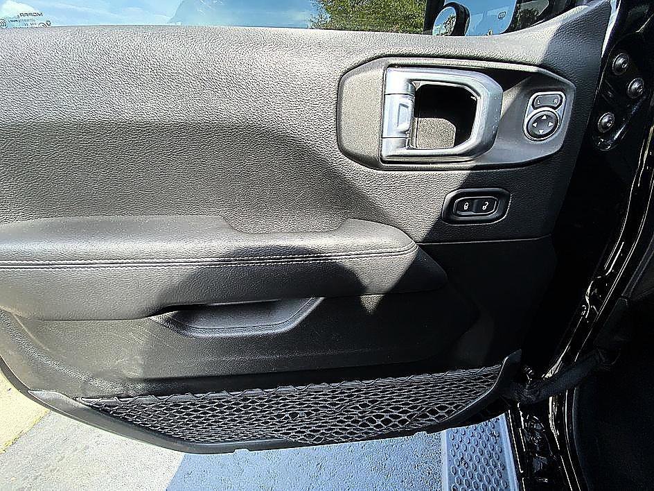Used 2022 Black Clearcoat Jeep Unlimited Sahara image 9