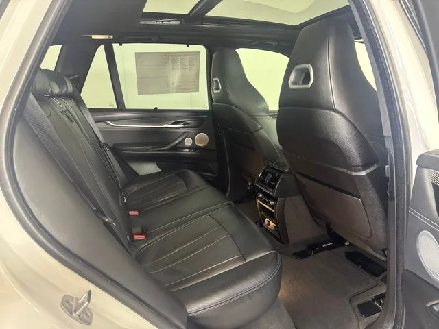 Used 2017 White Metallic BMW Base image 5