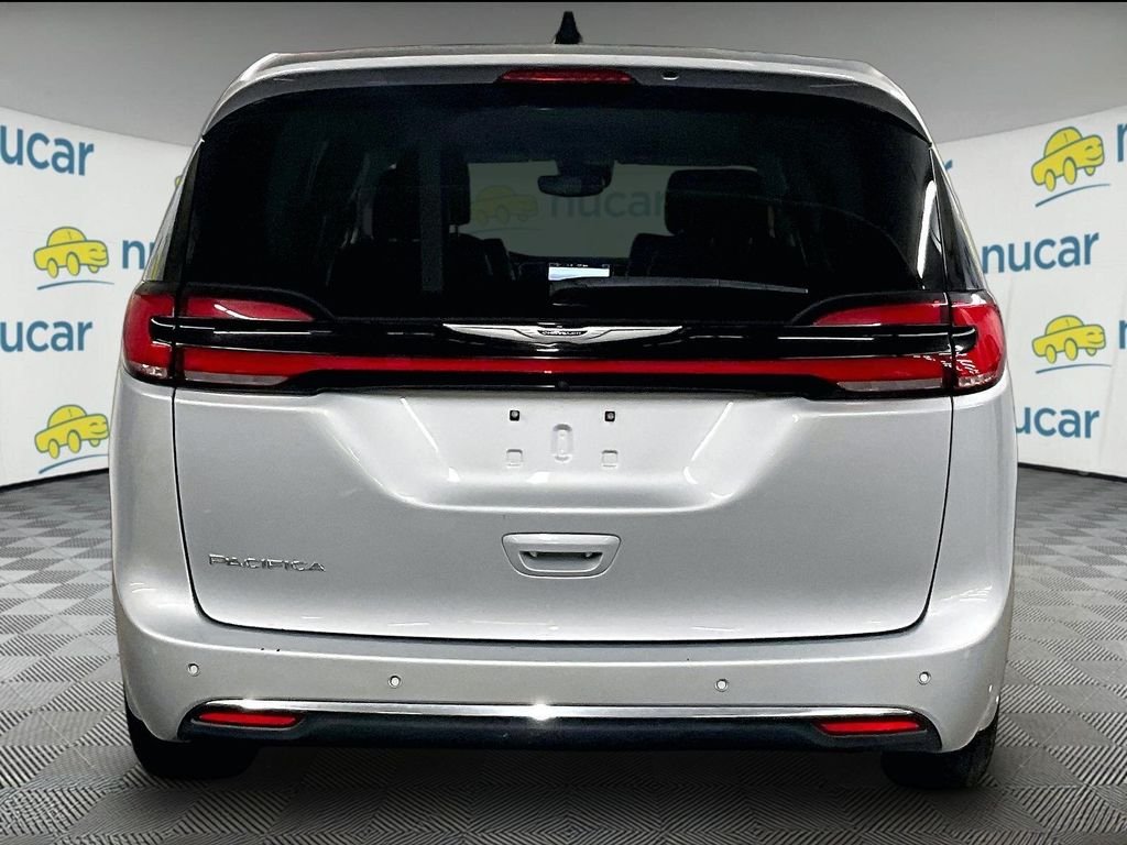 Used 2023 Silver Chrysler Touring L image 5