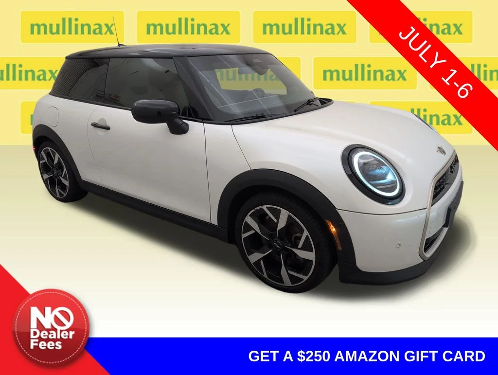 2025 MINI Hardtop Cooper S Signature's photo