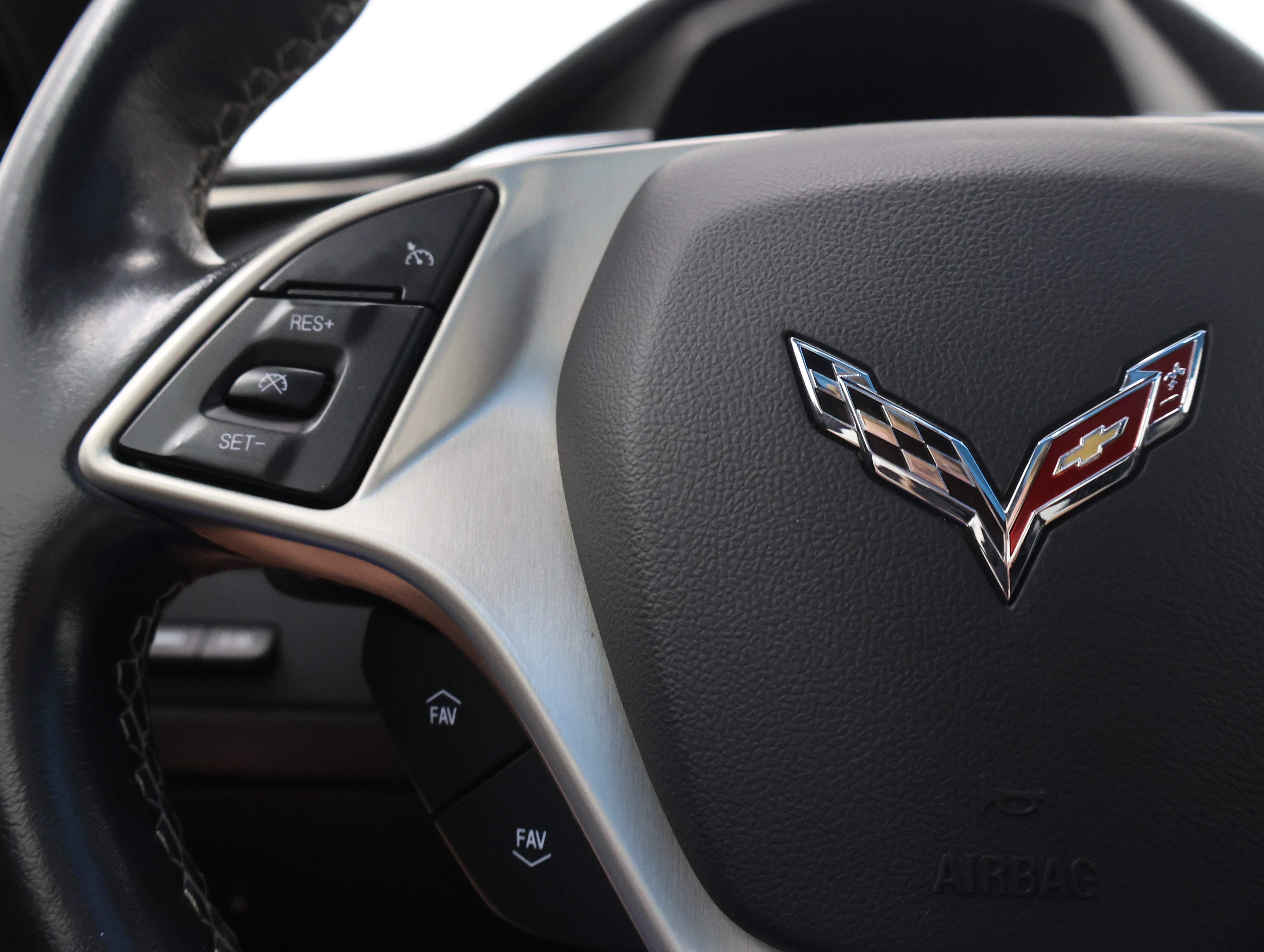 Used 2015 Arctic White Chevrolet Stingray Z51 image 14