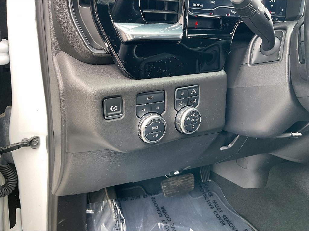 Used 2025 Summit White GMC SLT image 25