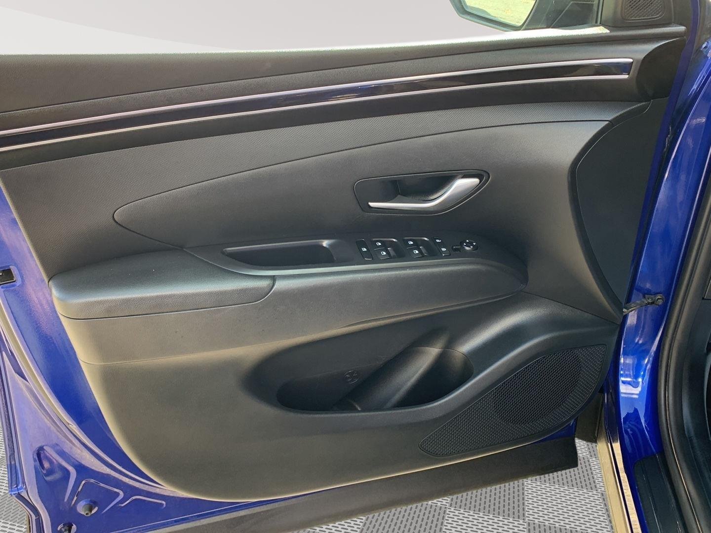 Used 2022 Intense Blue Hyundai SE image 11