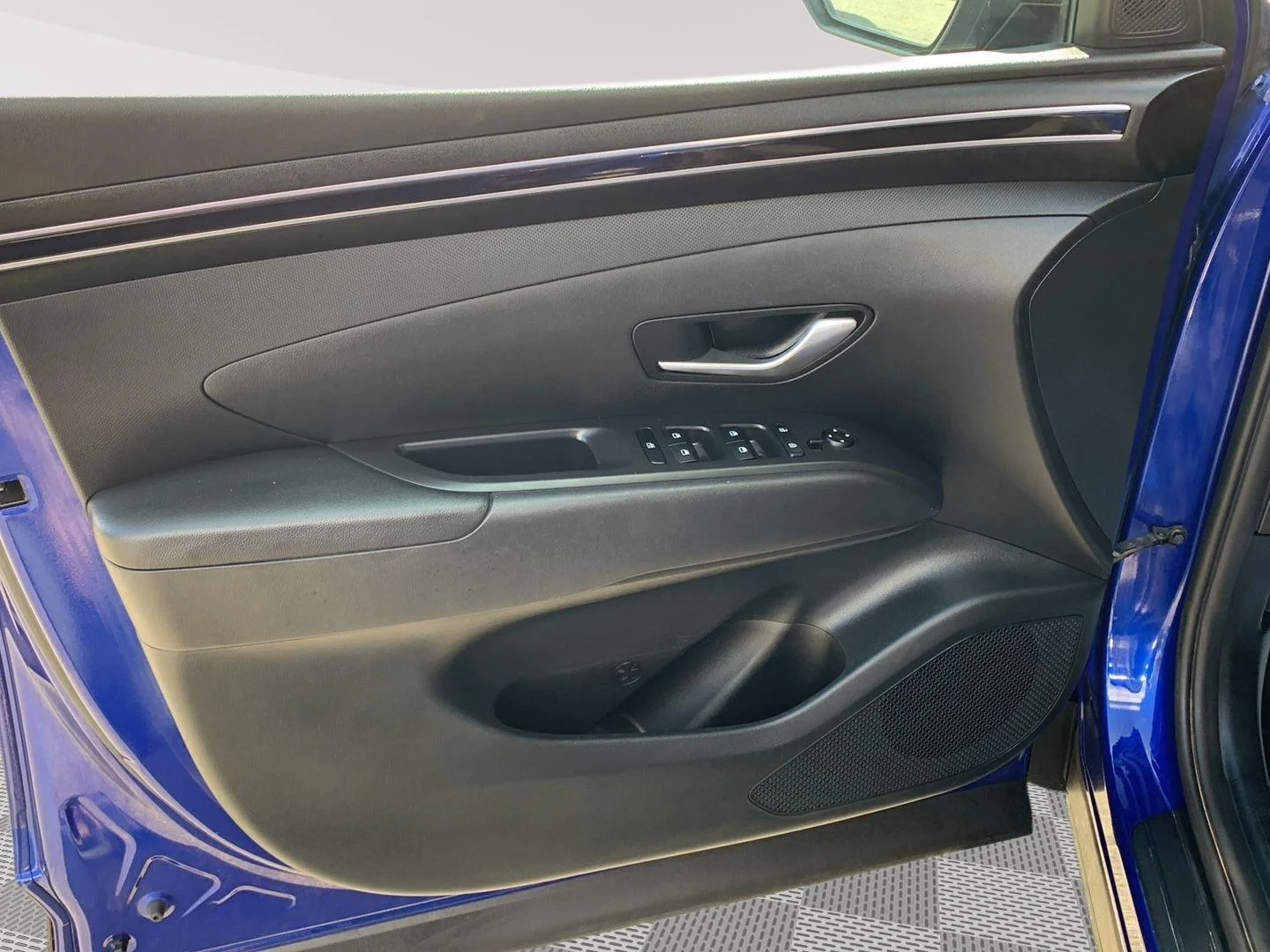 Used 2022 Intense Blue Hyundai SE image 11