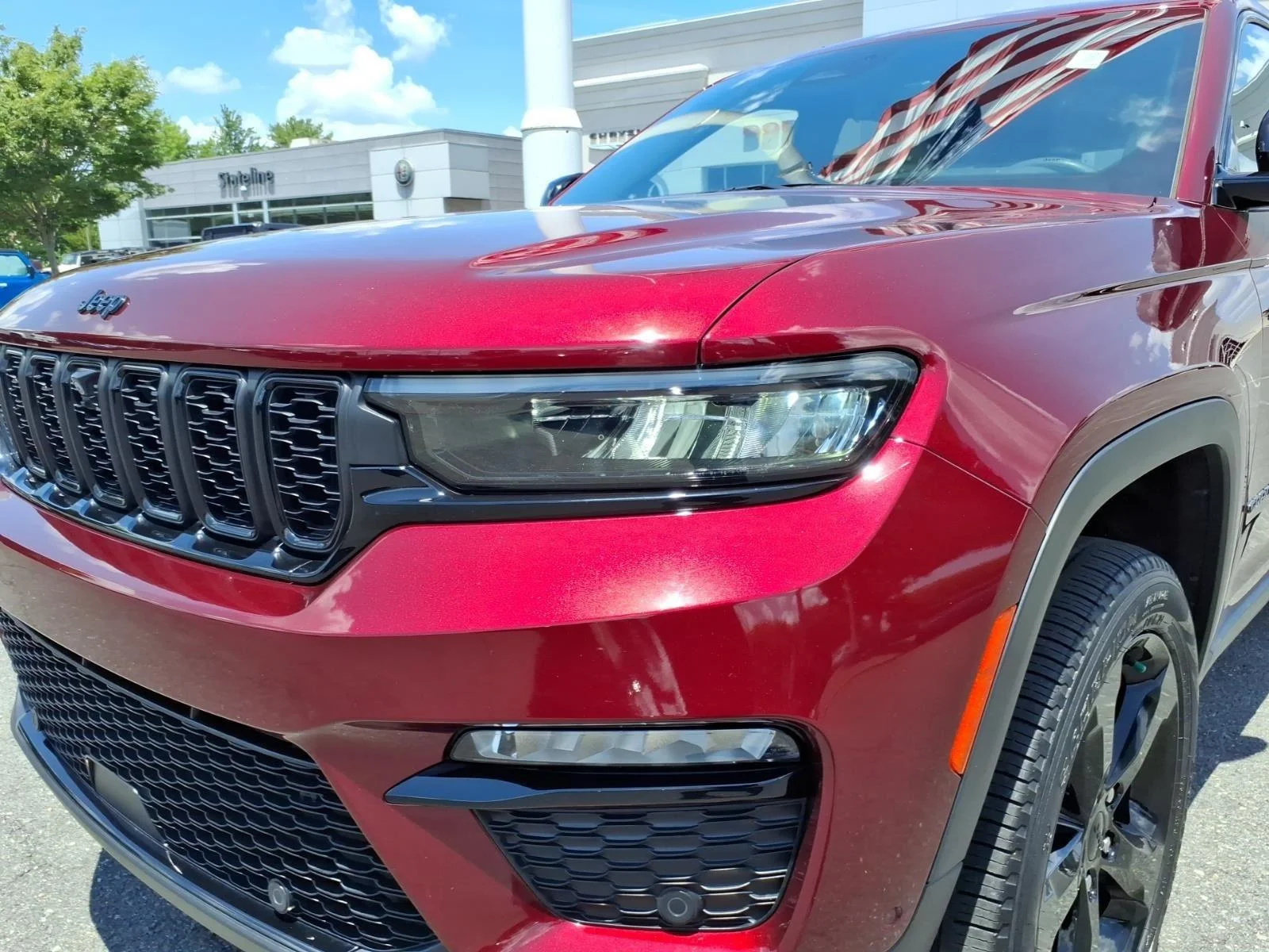 Used 2023 Velvet Red Pearlcoat Jeep Limited image 16