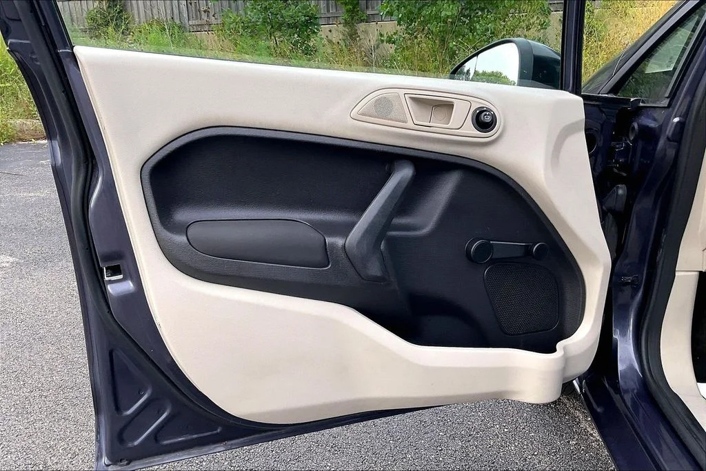 Used 2013 Purple Ford S image 18