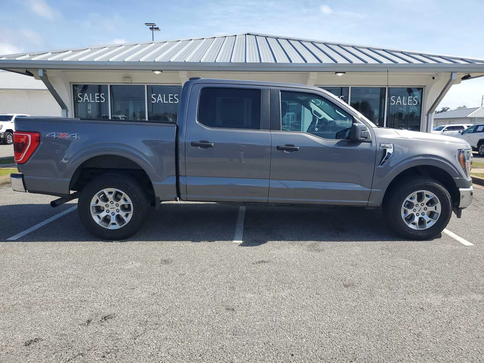 Used 2023 Gray Ford XL image 9