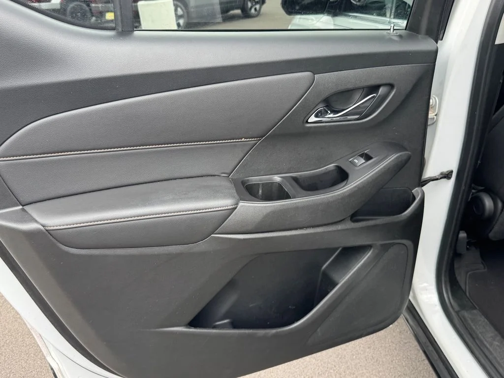 Used 2020 White Chevrolet LS image 18