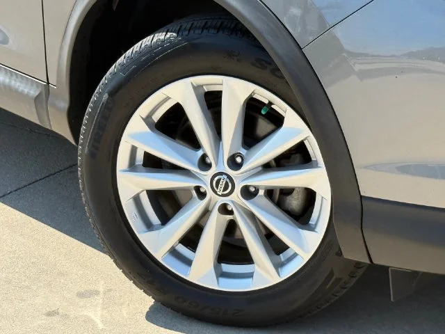 Used 2019 Gun Metallic Nissan SV image 5