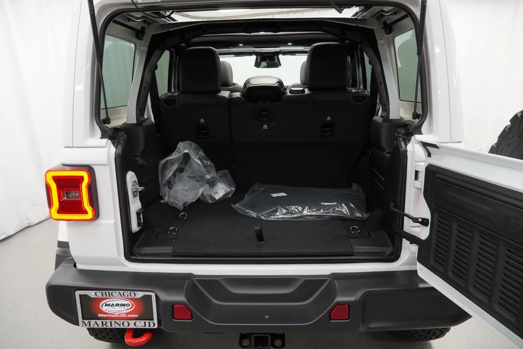 New 2026 Bright White Clear-Coat Exterior Paint Jeep Rubicon image 31
