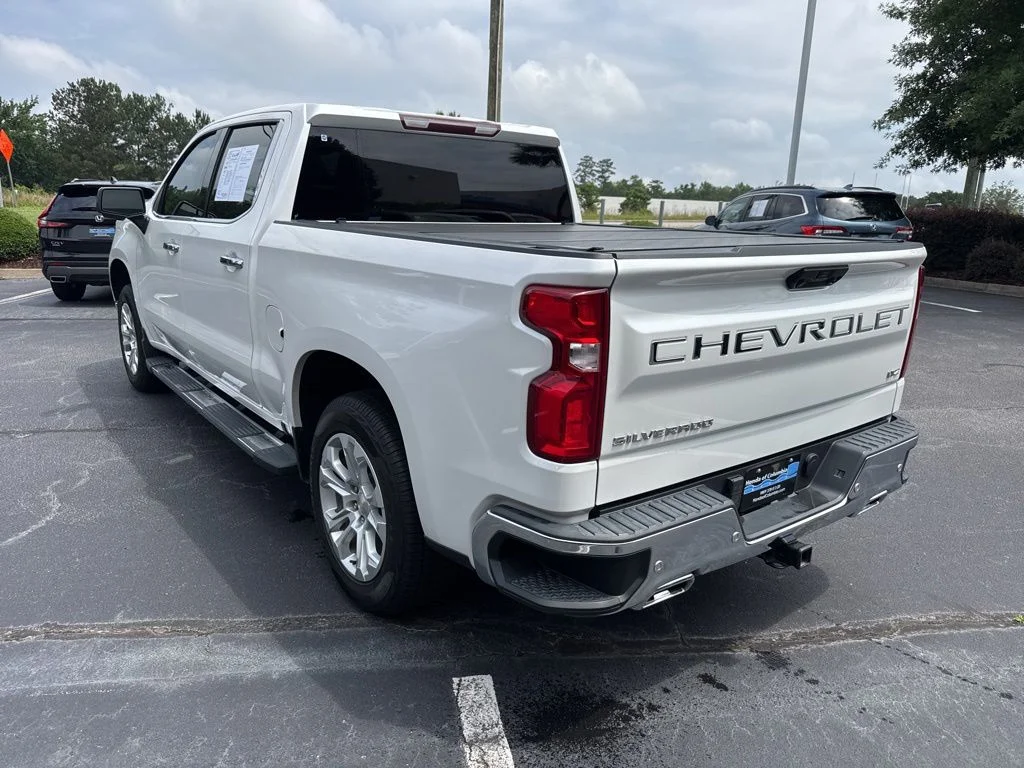 Used 2022 Iridescent Pearl Tricoat Chevrolet LTZ image 6