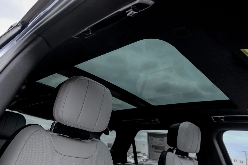 New 2026 Varesine Blue Land Rover Dynamic SE image 24