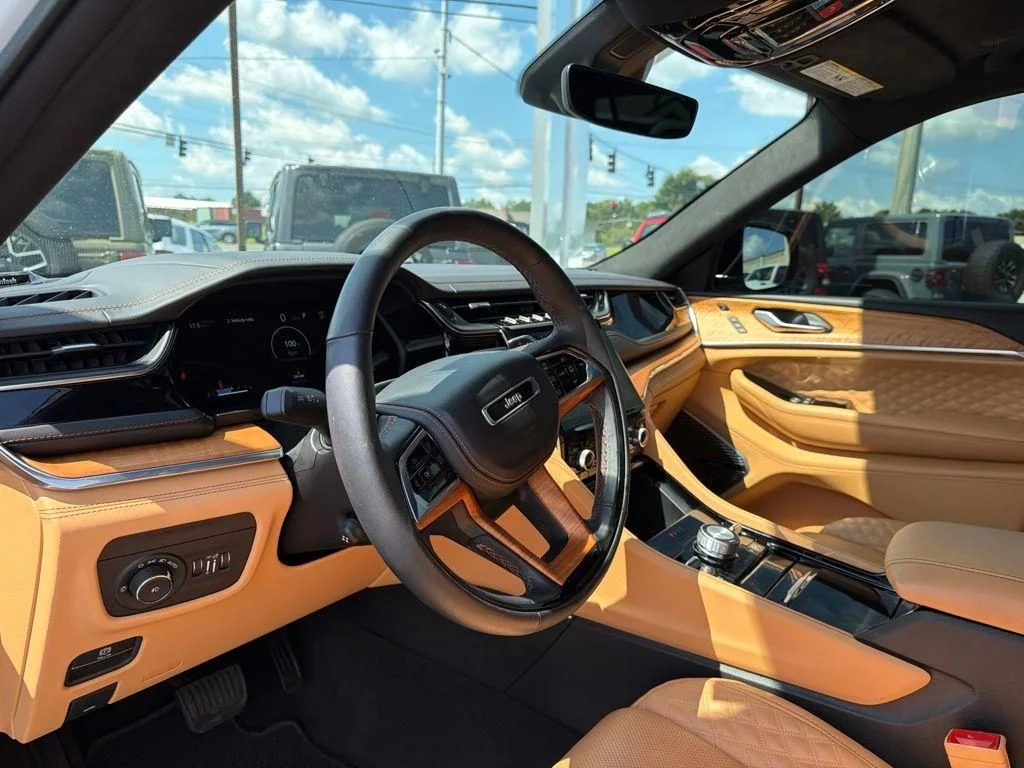 Used 2024 White Jeep Summit Reserve image 32