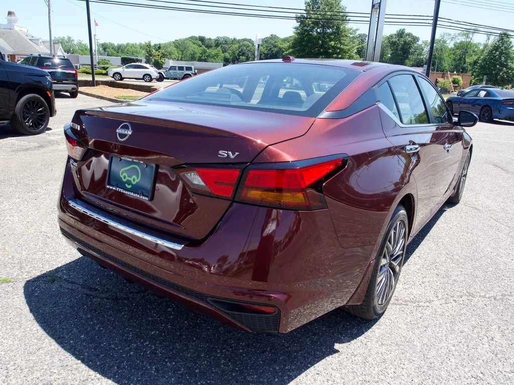2023 Nissan Altima SV - Photo 6