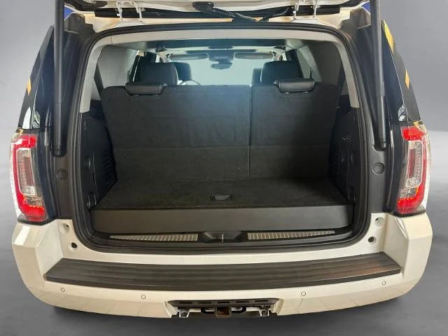 Used 2020 Summit White GMC  image 26