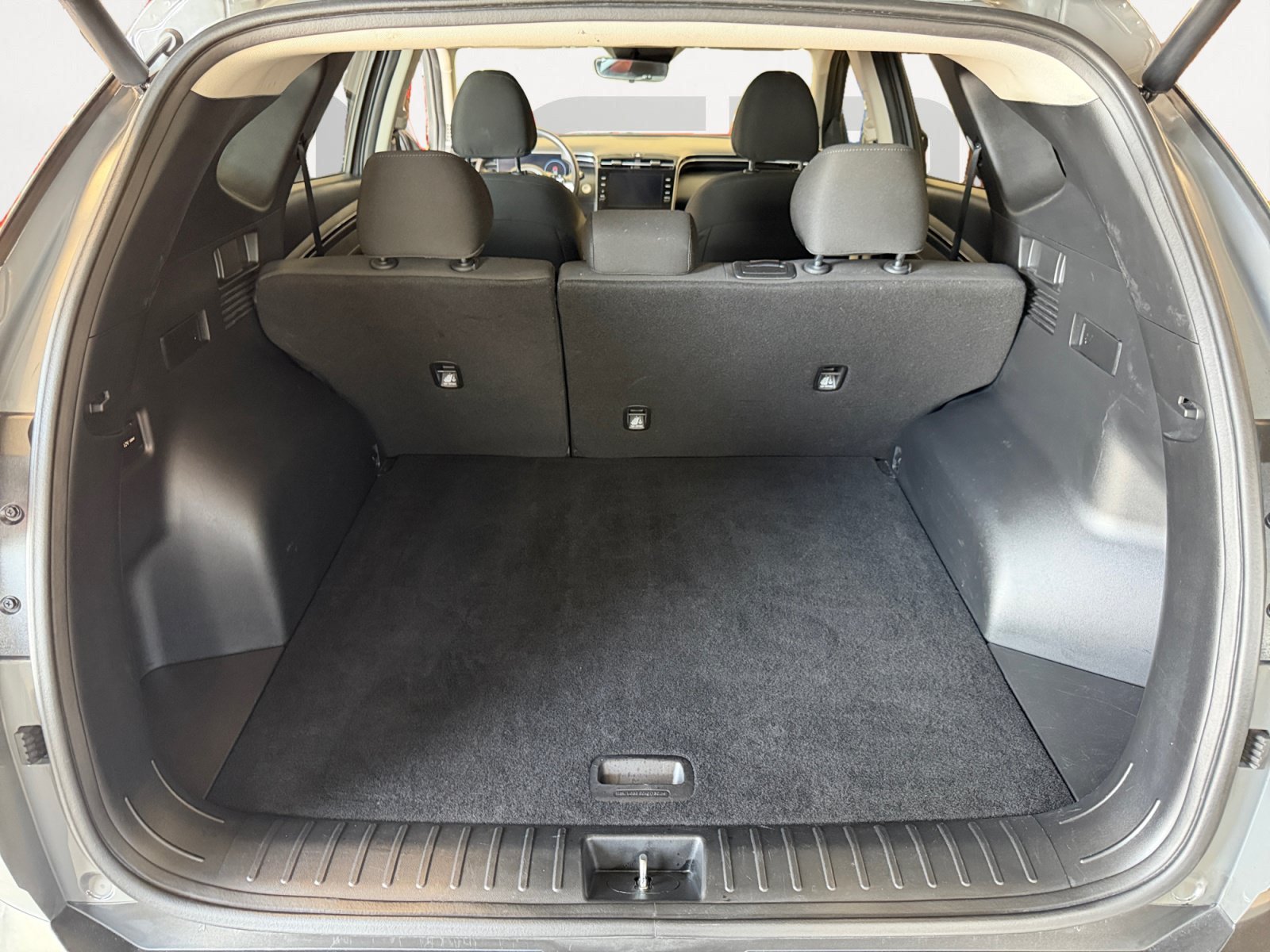 Used 2024 Hampton Gray Hyundai SEL image 13
