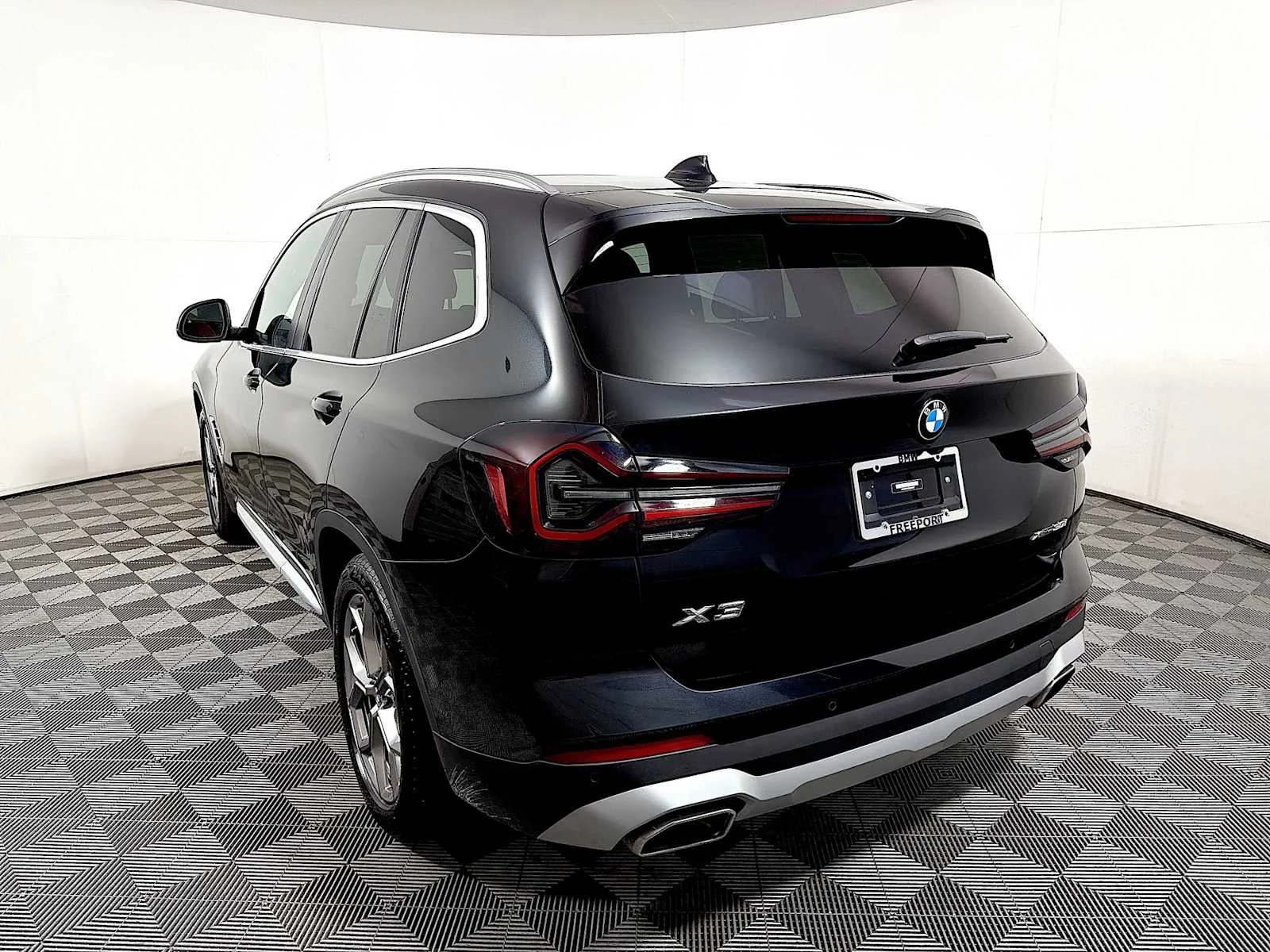 Certified Used 2023 Black Sapphire Metallic BMW xDrive30i image 5