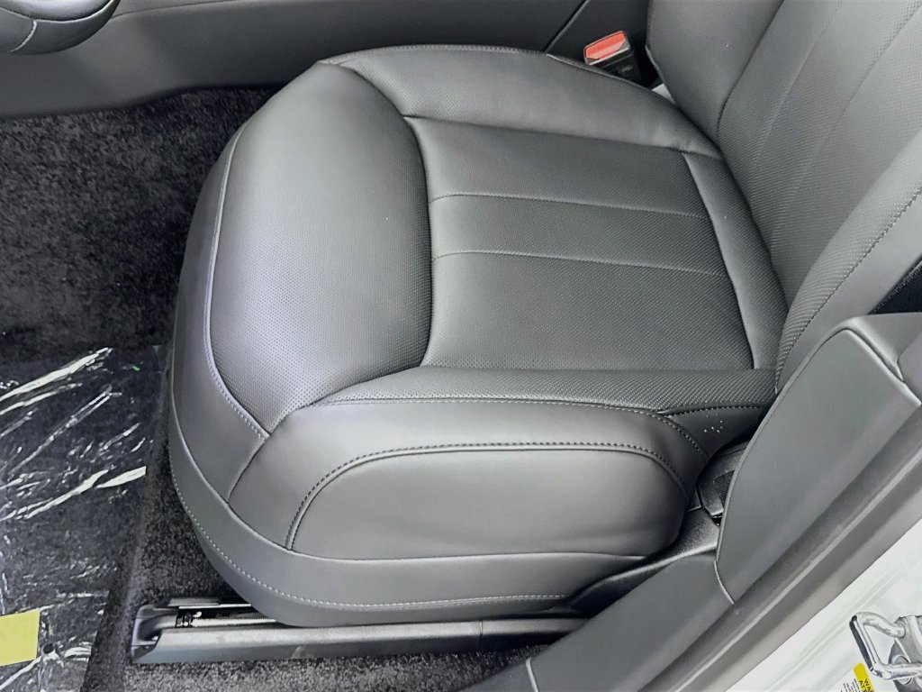 New 2027 Fuji White Land Rover SE image 20