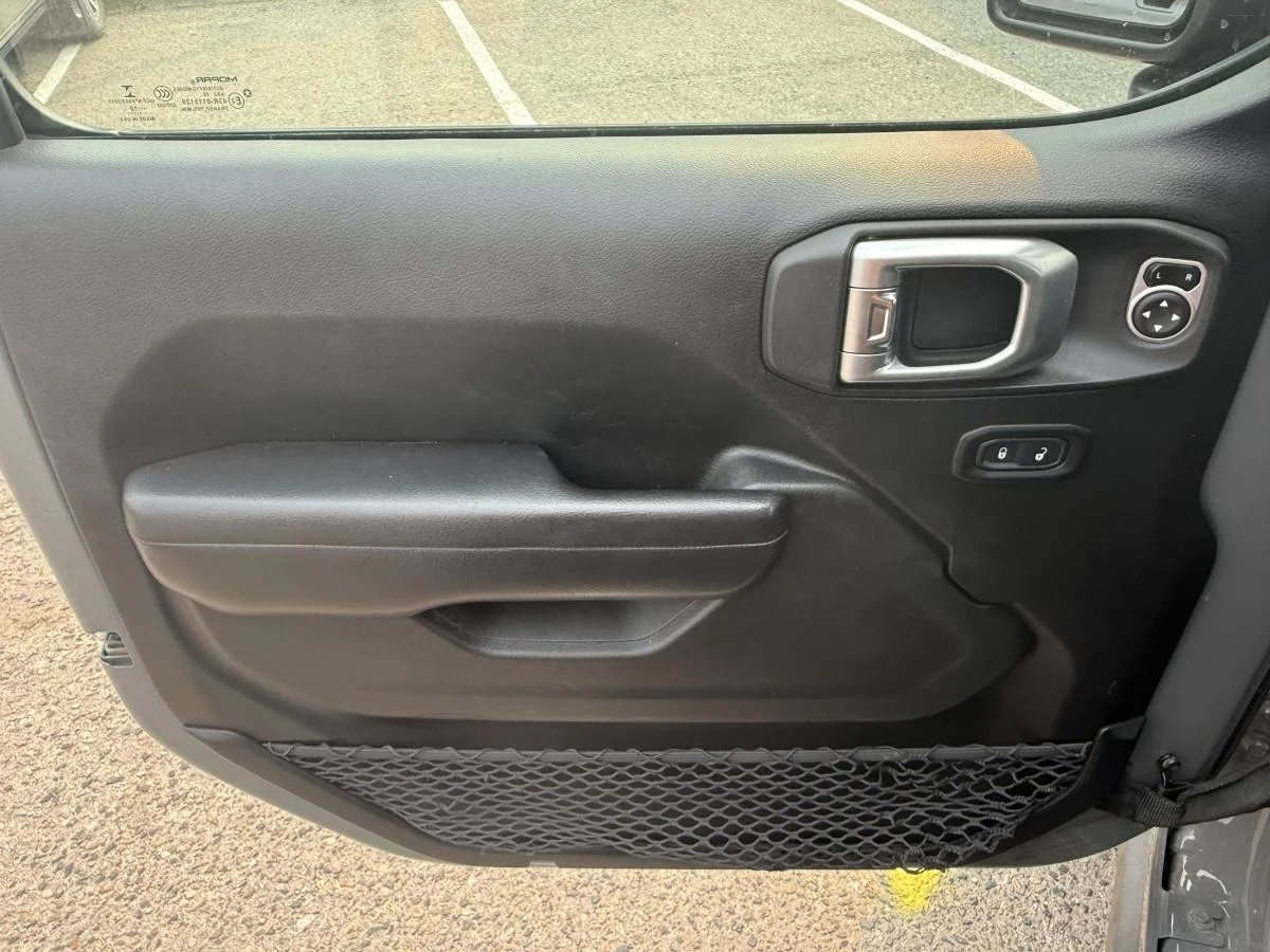 Used 2019 Grey Jeep Sport image 11