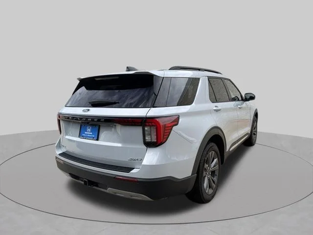 Used 2025 White Metallic Ford Active image 5