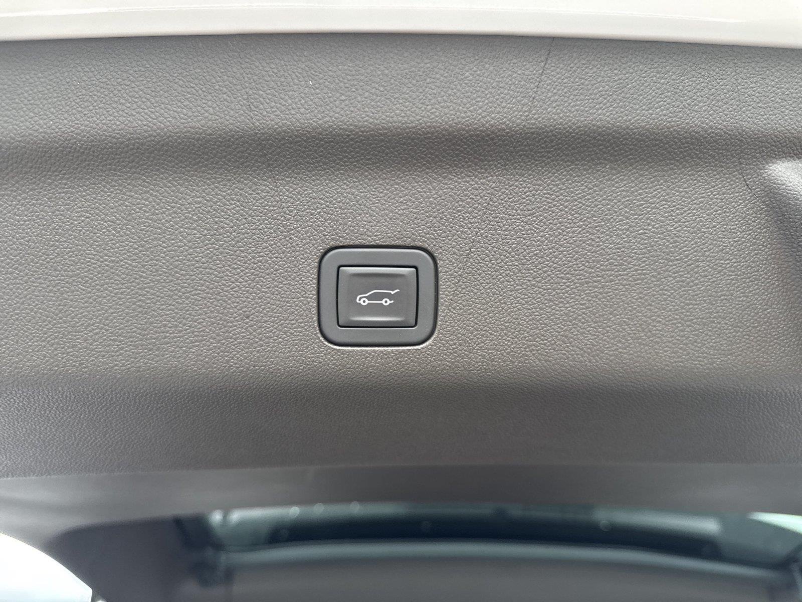 Used 2025 Summit White GMC Elevation image 36