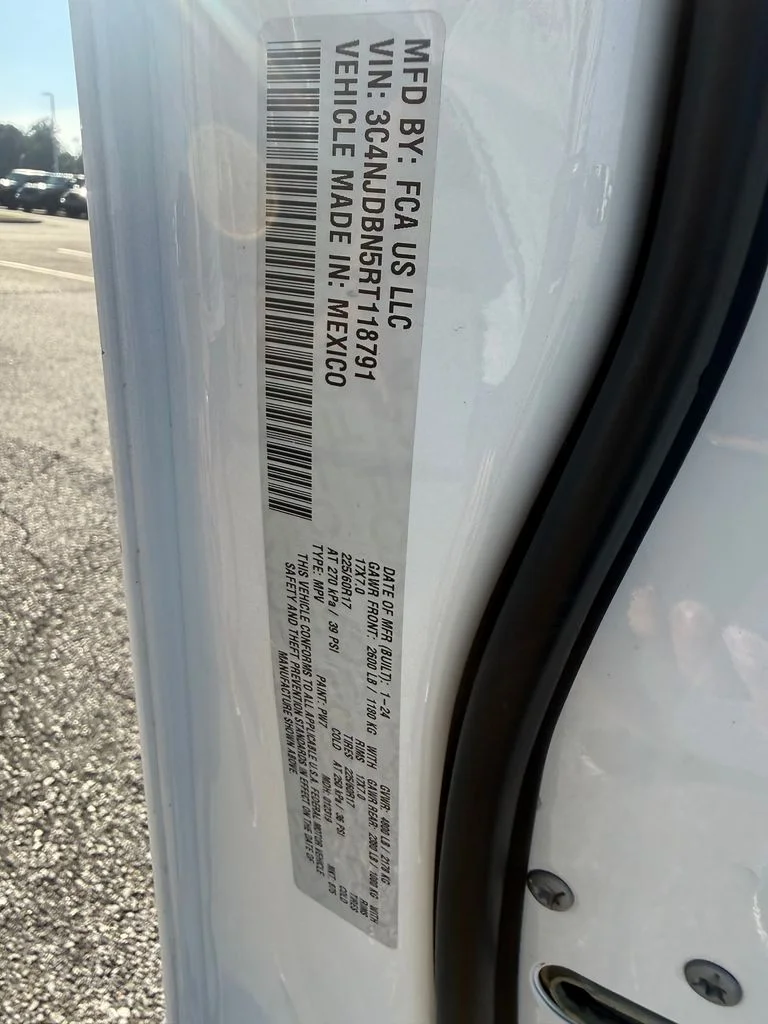 Used 2024 White Jeep Latitude image 25