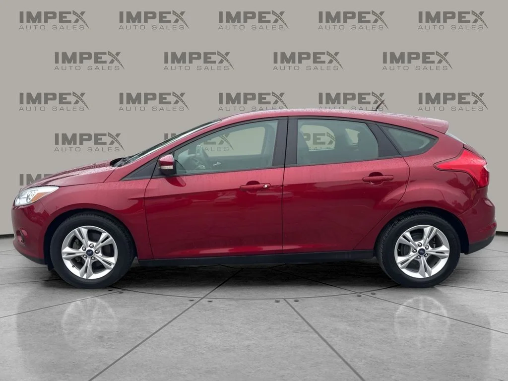 Used 2013 Red Ford SE image 2