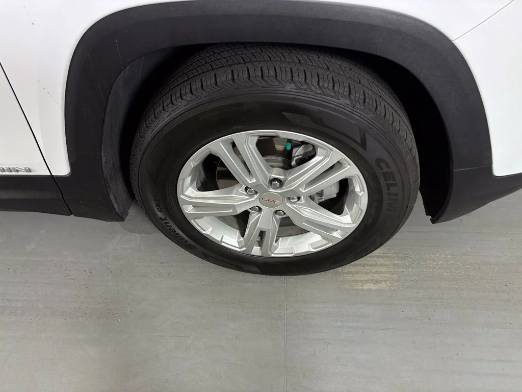 Used 2024 White GMC SLE image 10