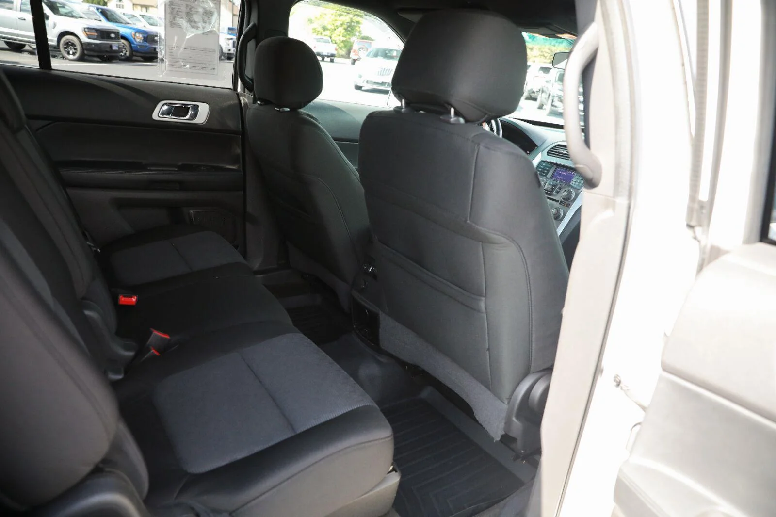 Used 2013 White Platinum Metallic Tri-Coat Ford XLT image 36
