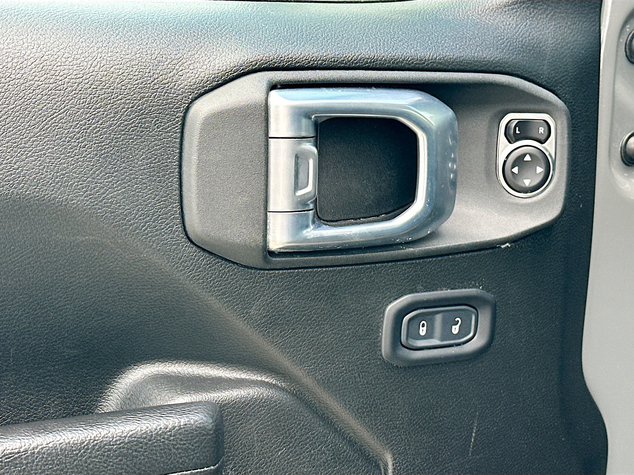 Used 2022 Sting-Gray Clearcoat Jeep Sport S image 16
