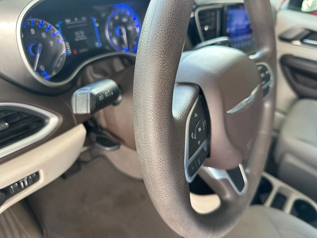 Used 2017 White Chrysler Touring image 20