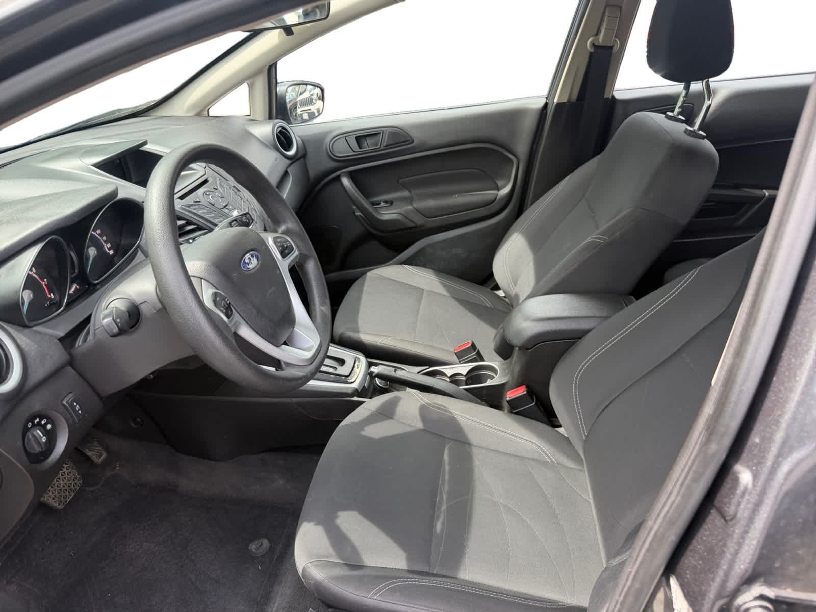 Used 2019 Magnetic Metallic Ford SE image 10