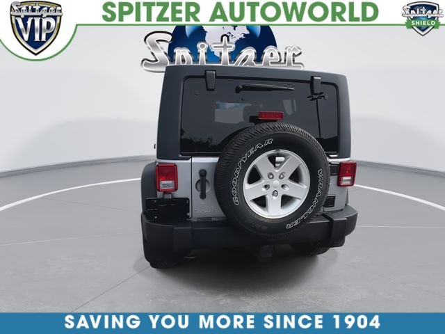 Used 2015 Silver Jeep Unlimited Sport image 8